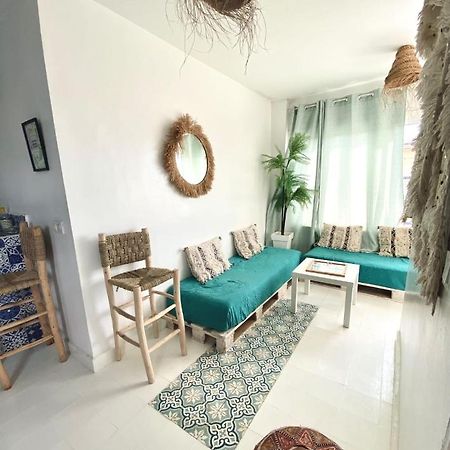 Appartement A Ksar Sghir En Face Du Terminal Passagers De Ferry Port Tanger Med Exterior foto
