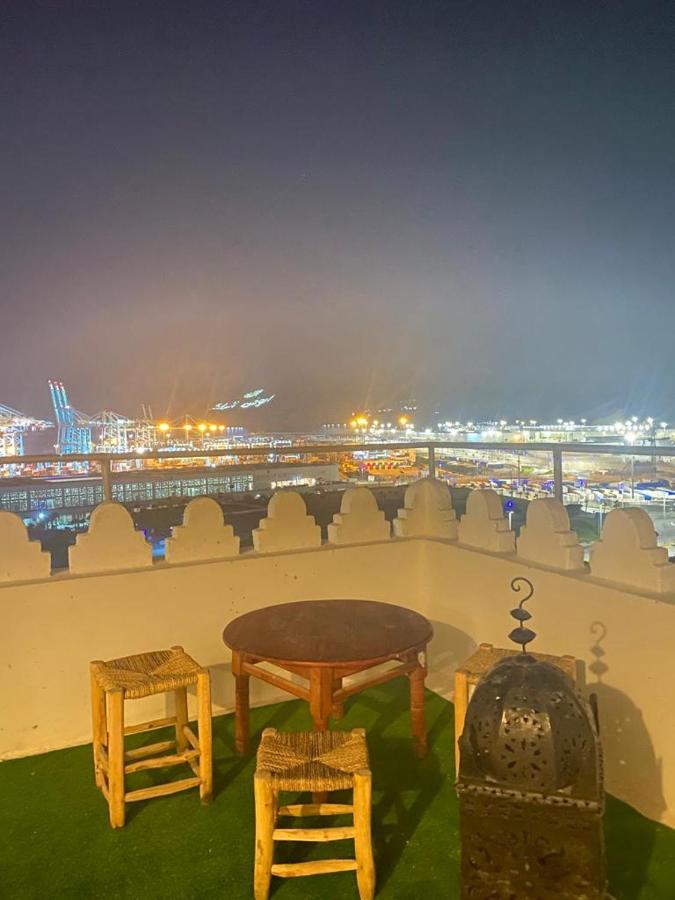 Appartement A Ksar Sghir En Face Du Terminal Passagers De Ferry Port Tanger Med Exterior foto