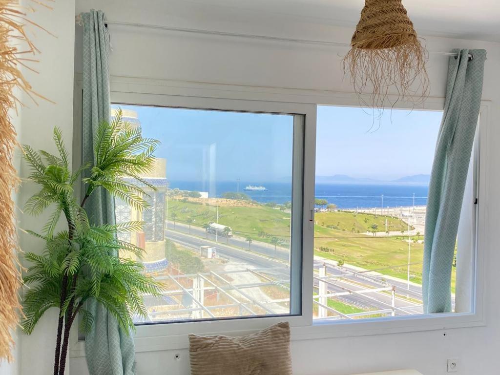 Appartement A Ksar Sghir En Face Du Terminal Passagers De Ferry Port Tanger Med Exterior foto