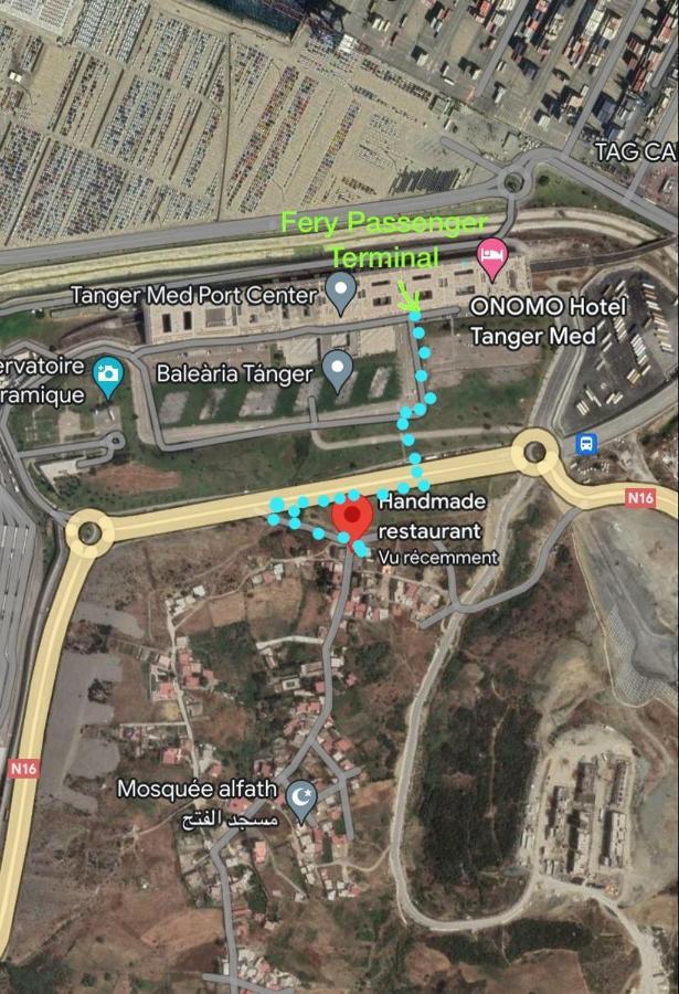 Appartement A Ksar Sghir En Face Du Terminal Passagers De Ferry Port Tanger Med Exterior foto