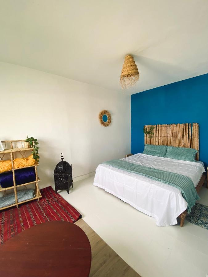 Appartement A Ksar Sghir En Face Du Terminal Passagers De Ferry Port Tanger Med Exterior foto